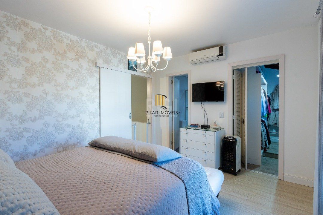 Casa Condominio para Venda - 240m², 4 dormitórios, sendo 1 suites, 2 vagas - Ipanema