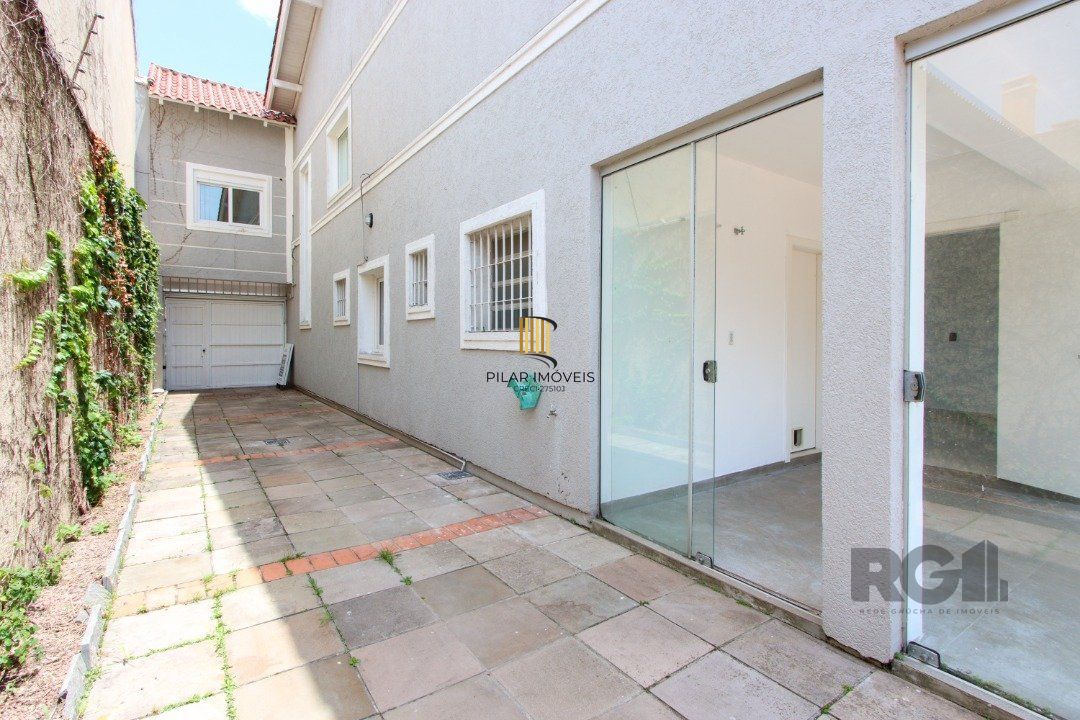 Casa com 4 quartos, com 347,57 m 2 privativos