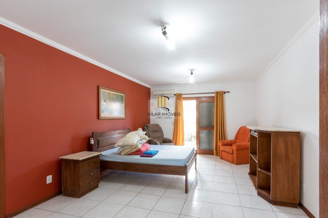 Casa para Venda - 247m², 3 dormitórios, sendo 1 suites, 4 vagas - Vila Nova