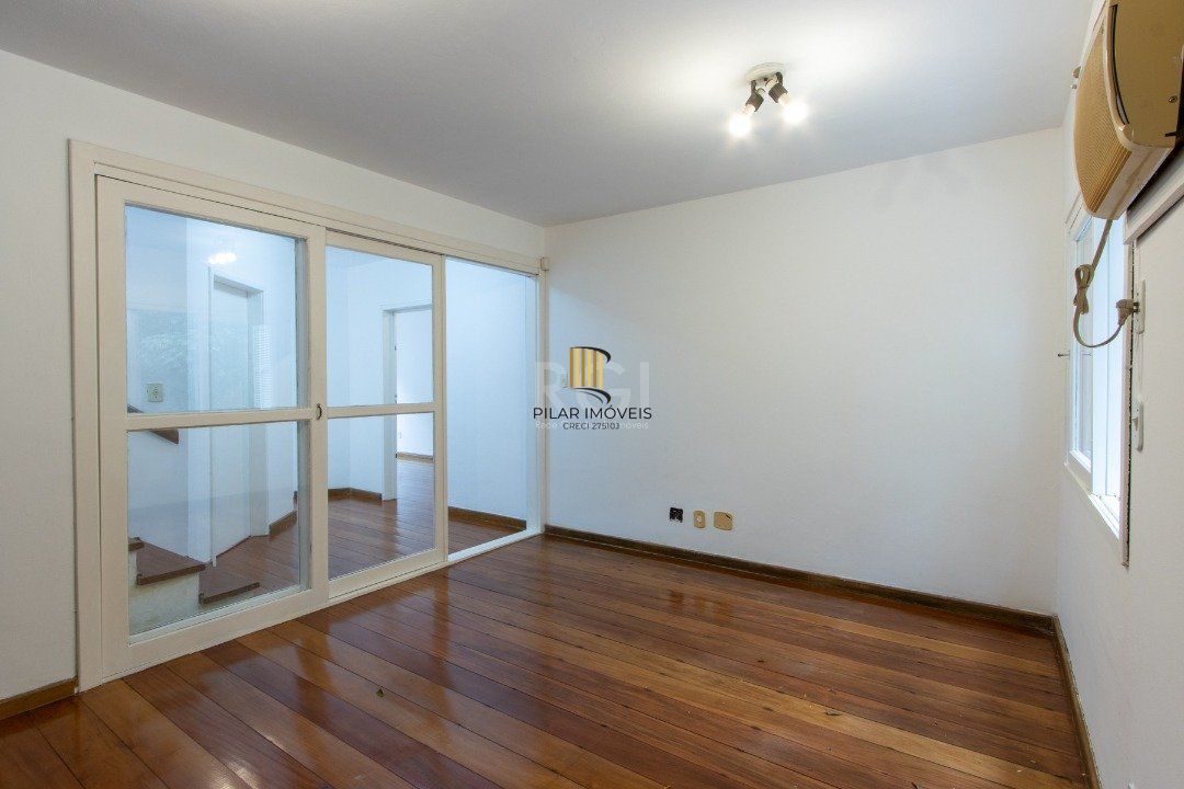 Sobrado com 300m² à venda, 3 quartos, 1 suite, 2 vagas - Bairro Espírito Santo