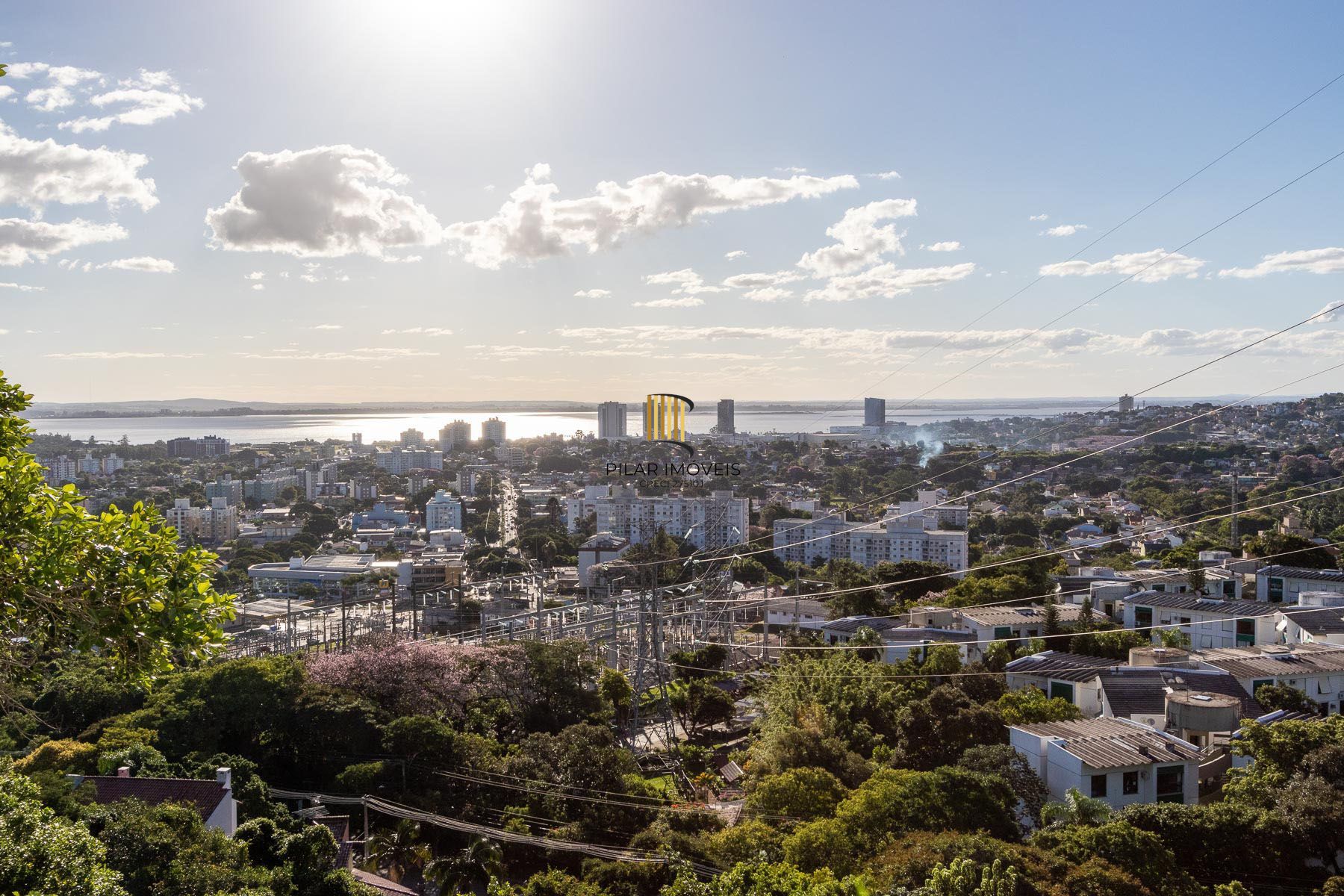 Casa para Venda - 470m², 3 dormitórios, sendo 1 suites, 6 vagas - Nonoai