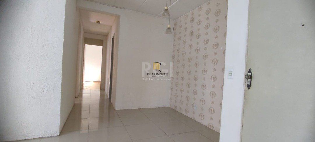 Apartamento com 3 dormitórios, 1 banheiro social e 1 vaga/box