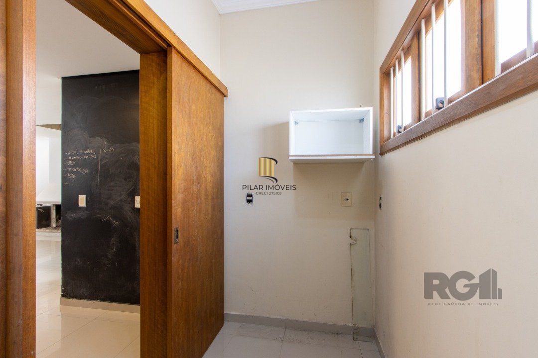 Casa 3 dormitórios no bairro Hípica