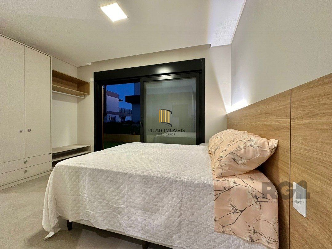 Casa de Condomínio 4 dormitórios no bairro Atlântida Sul
