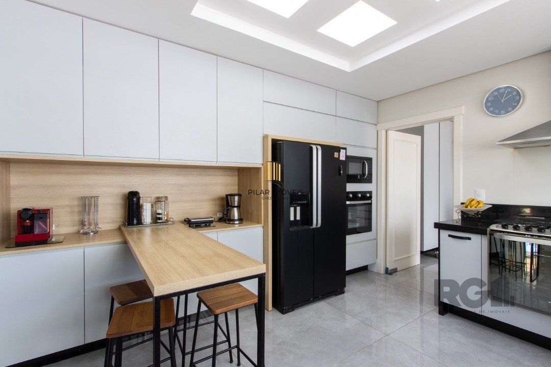 Excelente residência no Condomínio Terra Ville com aproximadamente 474,74m² privativos.