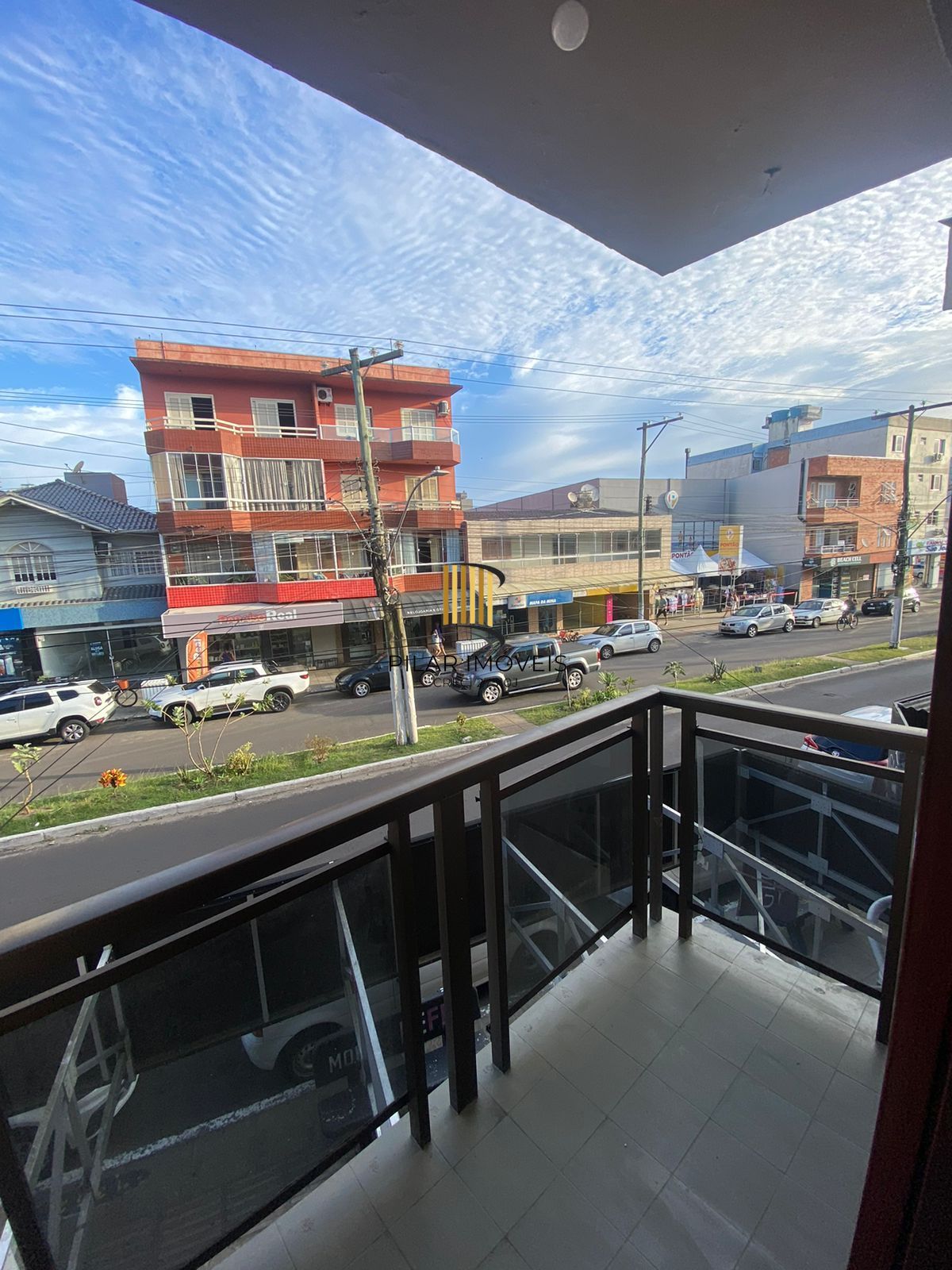 Apartamento com 2 dormitórios e garagem em Torres