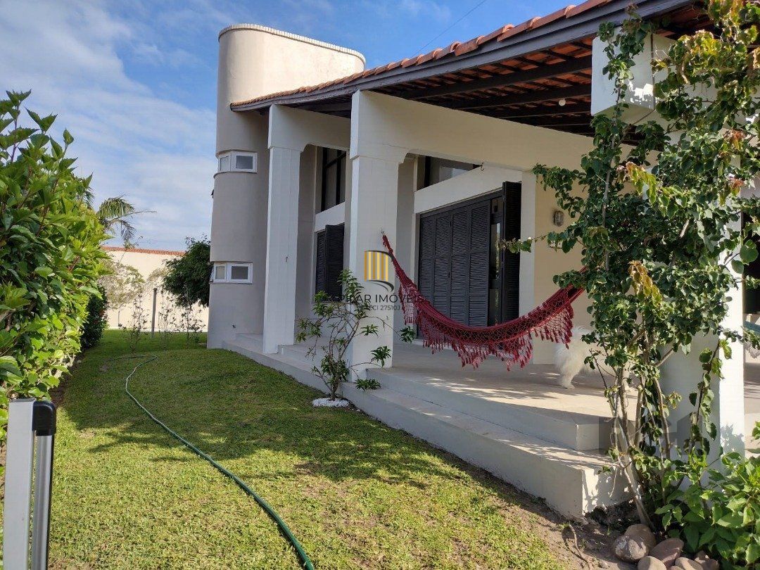 Casa 4 dormitórios no bairro Atlântida