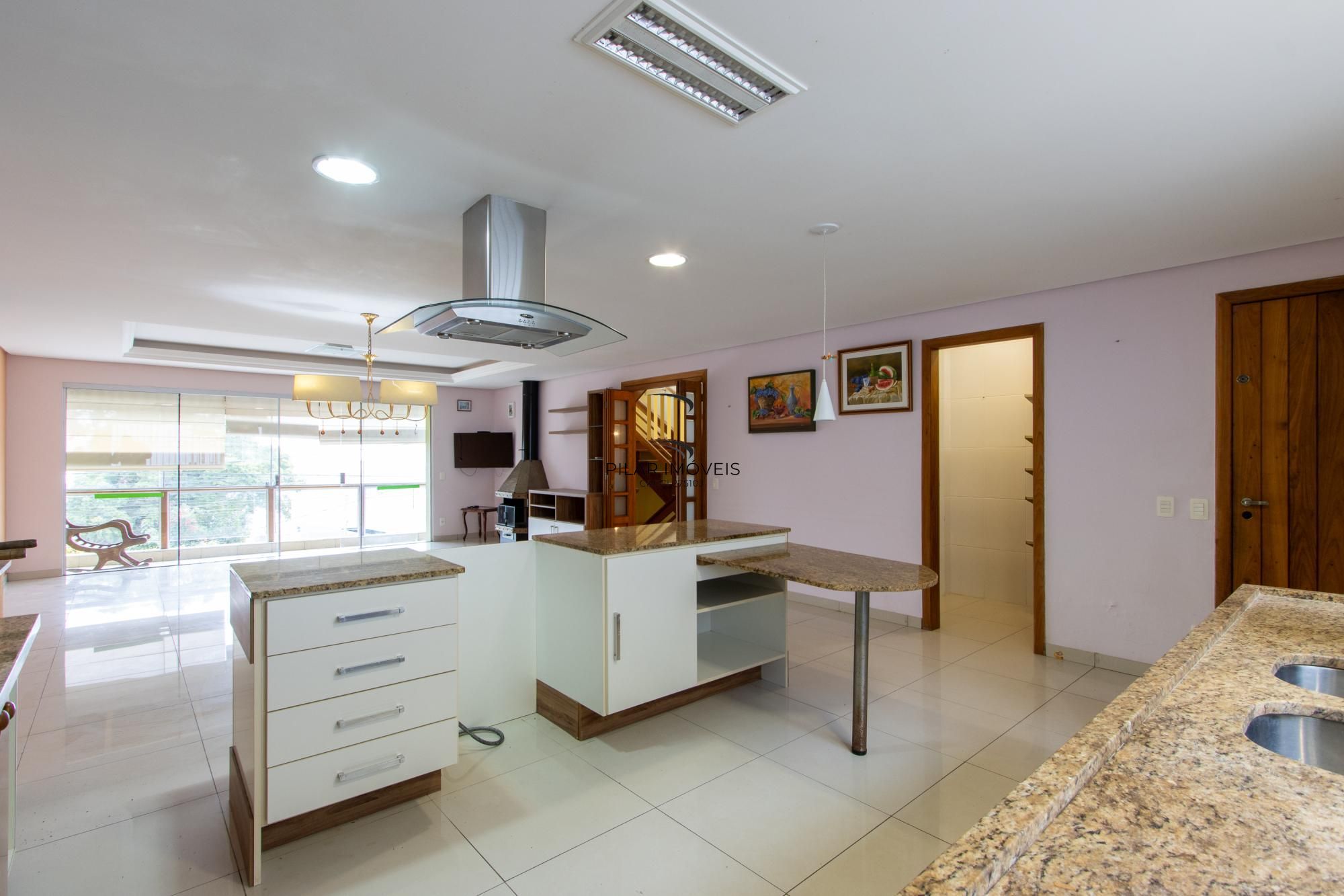 Casa para Venda - 470m², 3 dormitórios, sendo 1 suites, 6 vagas - Nonoai