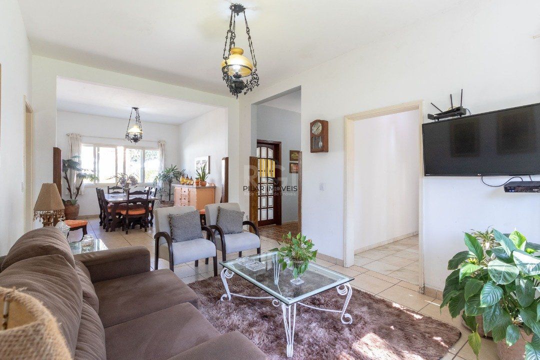 Casa para Venda - 250m², 3 dormitórios, sendo 1 suites, 3 vagas - Tristeza