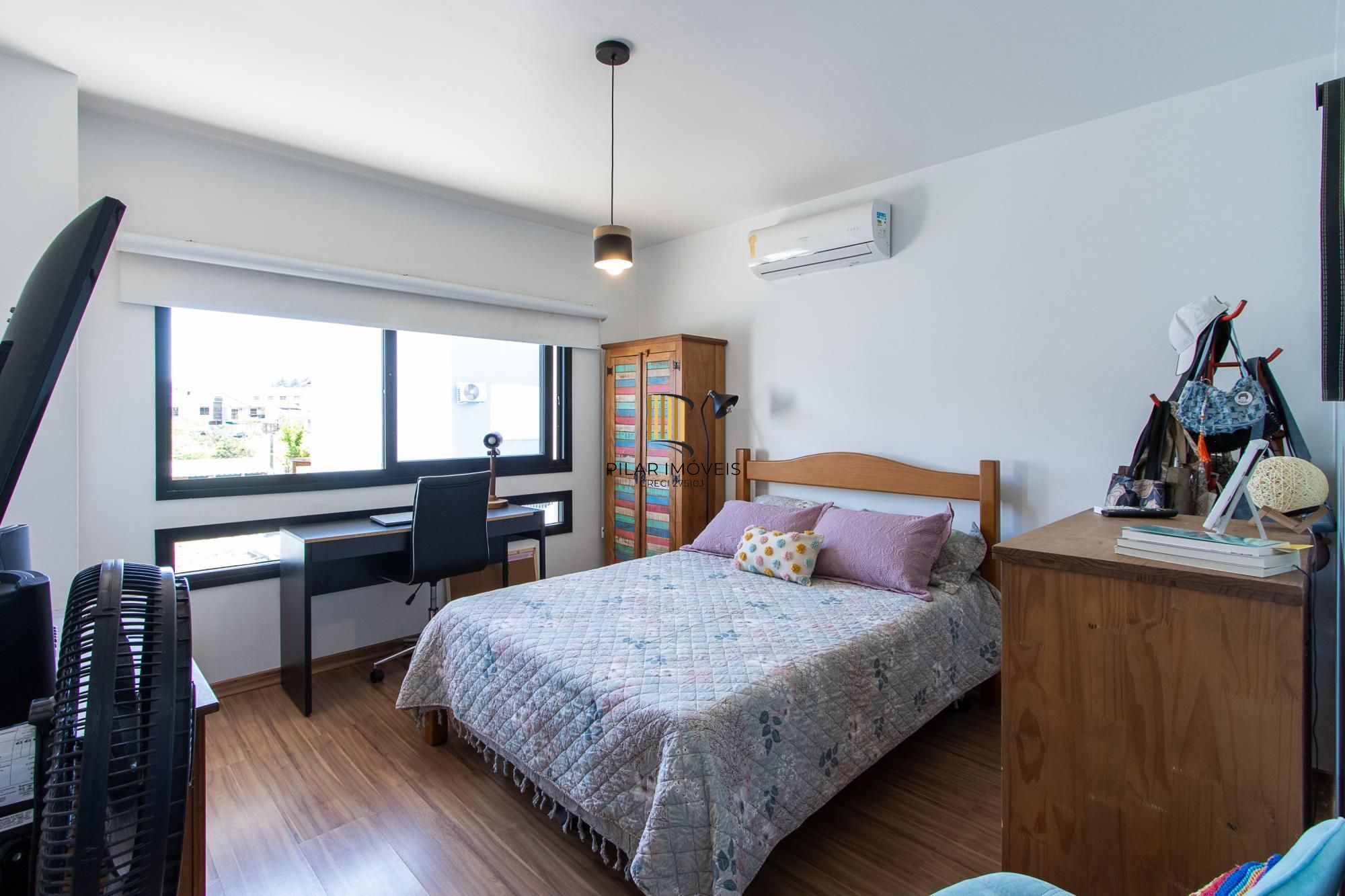 Casa 2 dormitórios no bairro Hípica