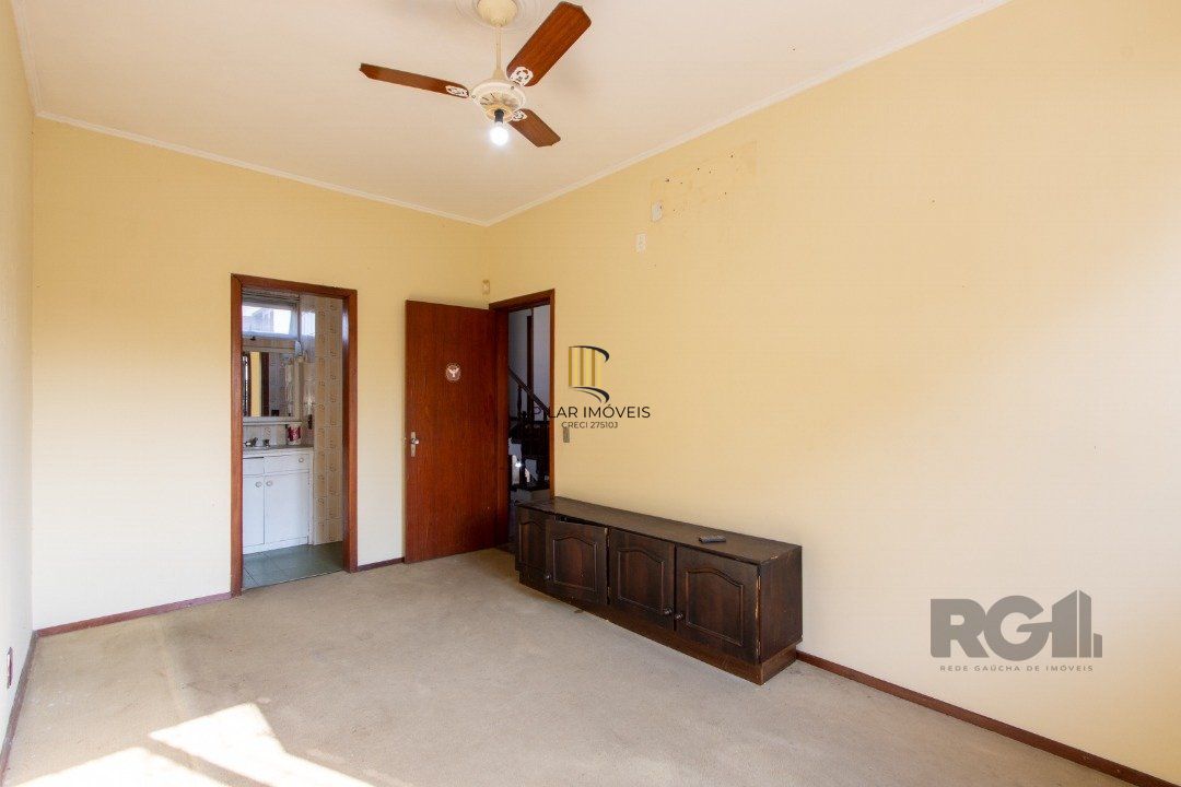 Casa para Venda - 72.6m², 4 dormitórios, sendo 1 suites, 6 vagas - Camaquã