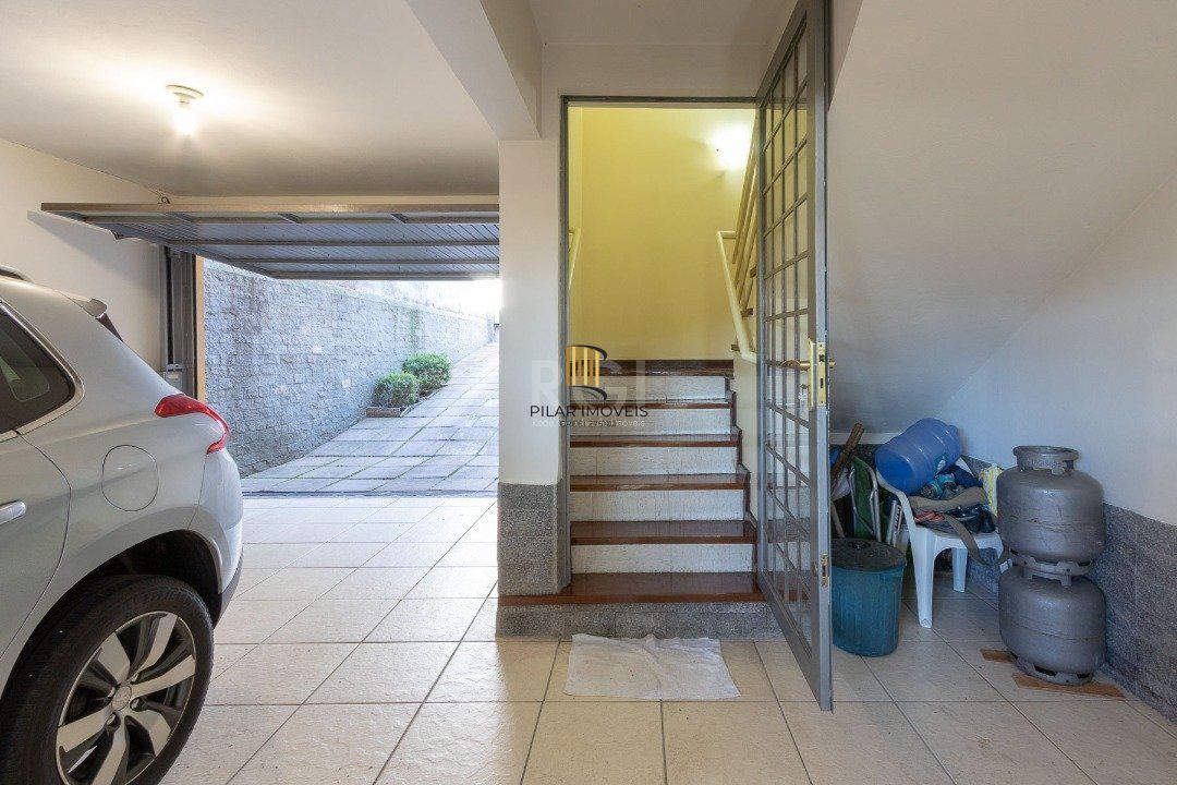 Casa para Venda - 308.25m², 3 dormitórios, sendo 1 suites, 5 vagas - Cristal