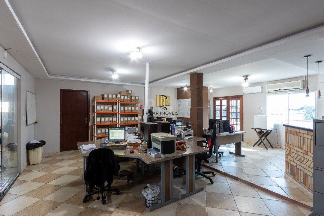 Sobrado para Venda - 300m², 3 dormitórios, sendo 1 suites, 3 vagas - Cavalhada