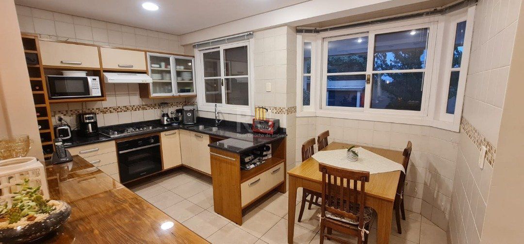 Casa de Condomínio 4 dormitórios no bairro Vila Conceição