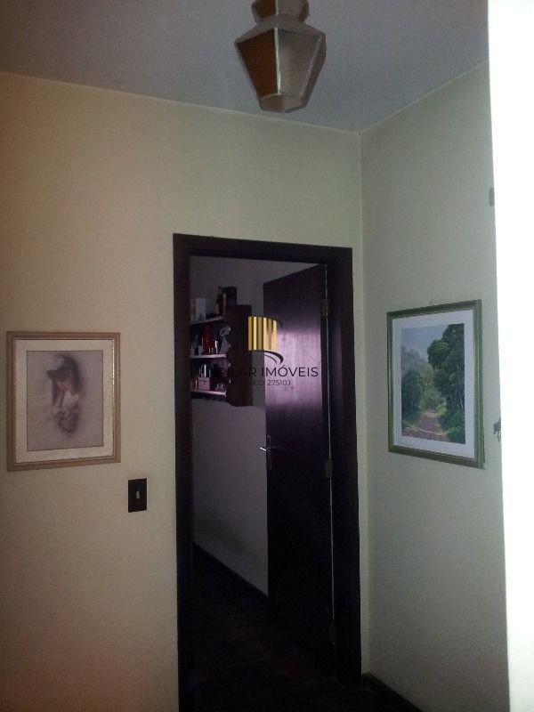 Casa para Venda - 400m², 3 dormitórios, sendo 1 suites, 2 vagas - Cristal