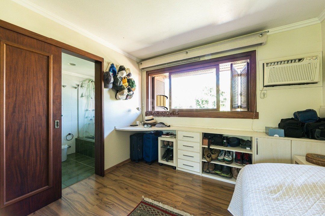 Casa para Venda - 370m², 5 dormitórios, sendo 2 suites, 7 vagas - Vila Assunção