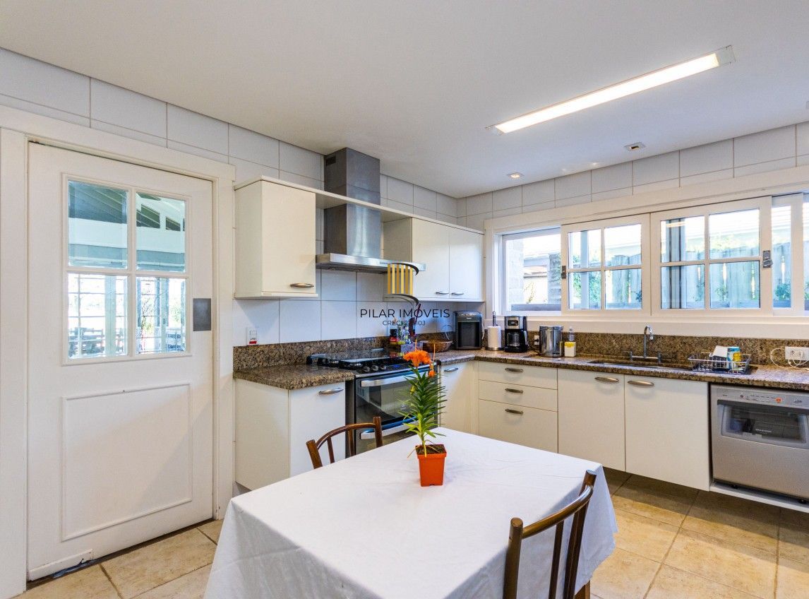 Casa de Condomínio 3 dormitórios no bairro Terraville