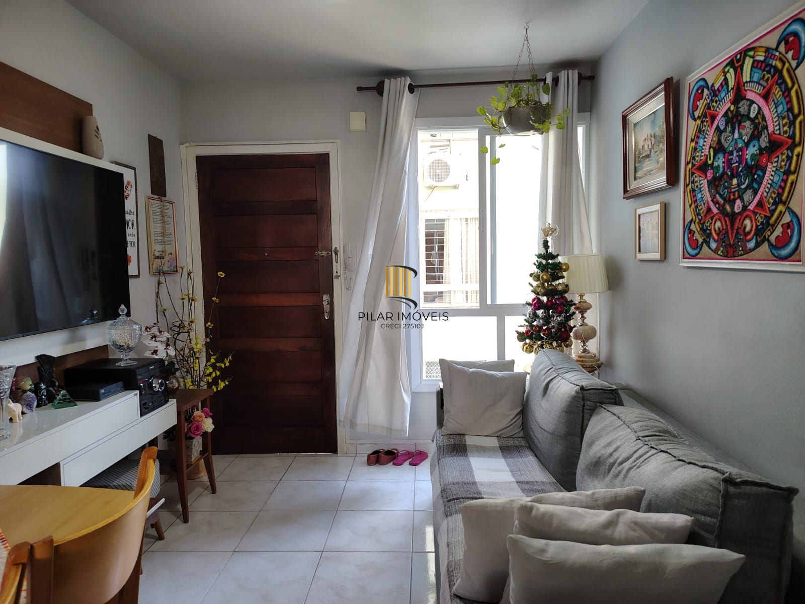 Apartamento de 2 dormitórios, 1 vaga, no bairro Camaqua.