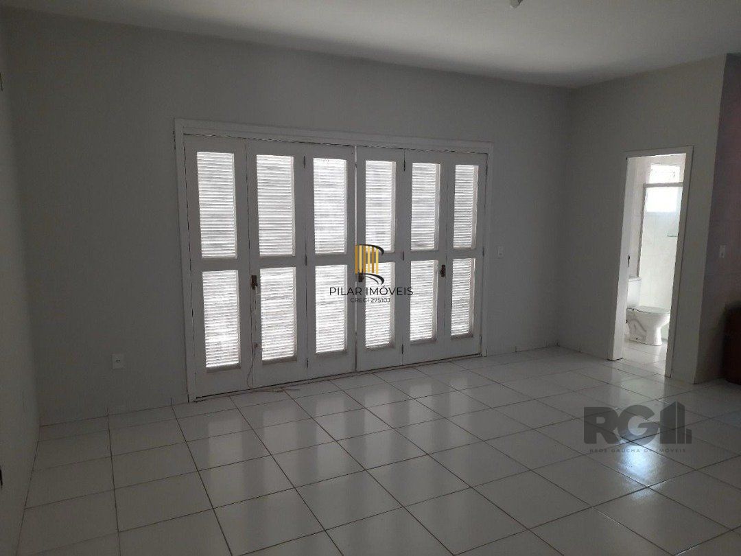 Oportunidade Imperdível: Prédio com 4 Apartamentos, Pátio e 2 Vagas de Garagem