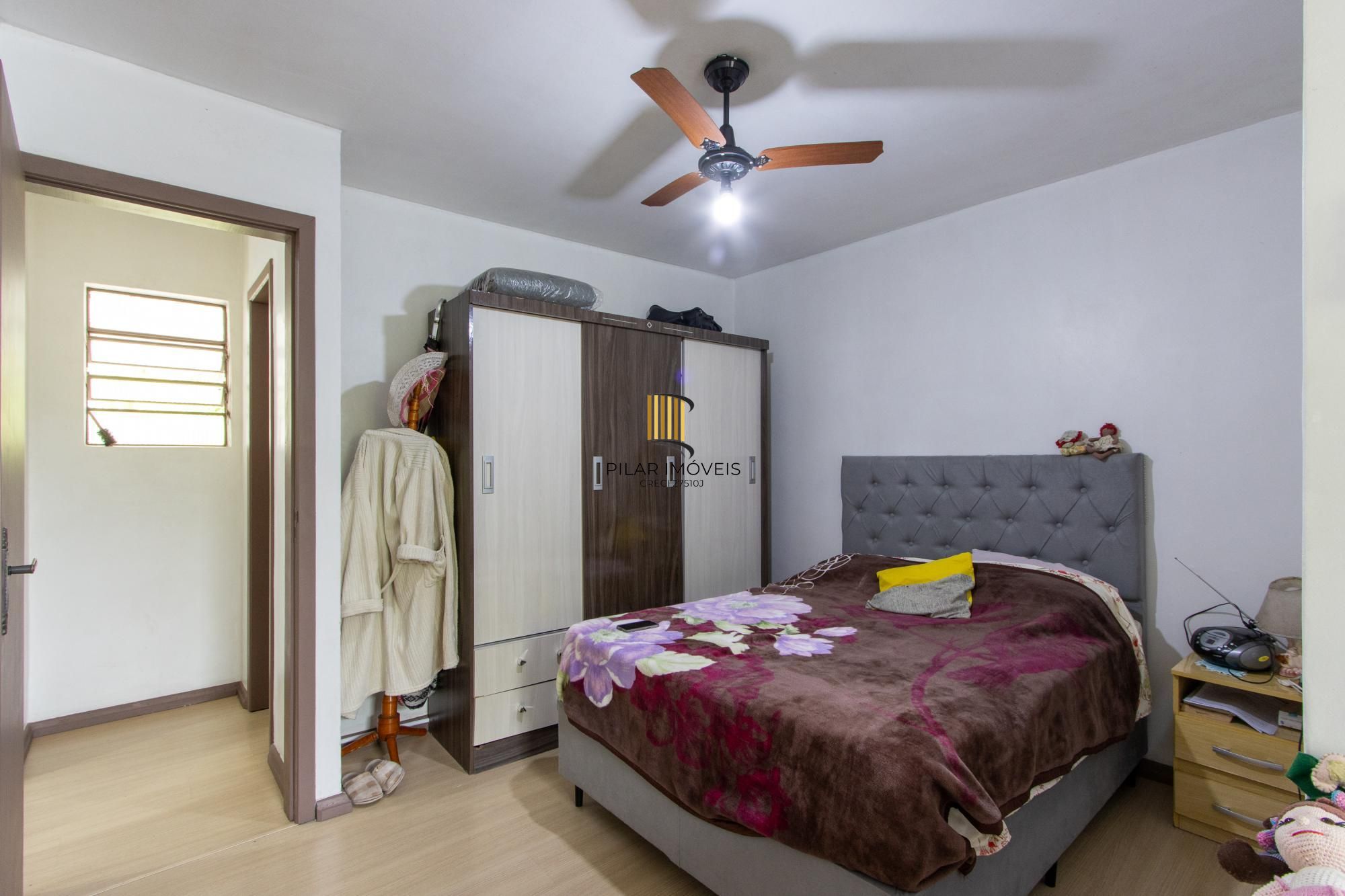 Casa ampla de 2 pavimentos com 4 dormitórios, 1 suite e 4 vagas no bairro Santa Tereza!