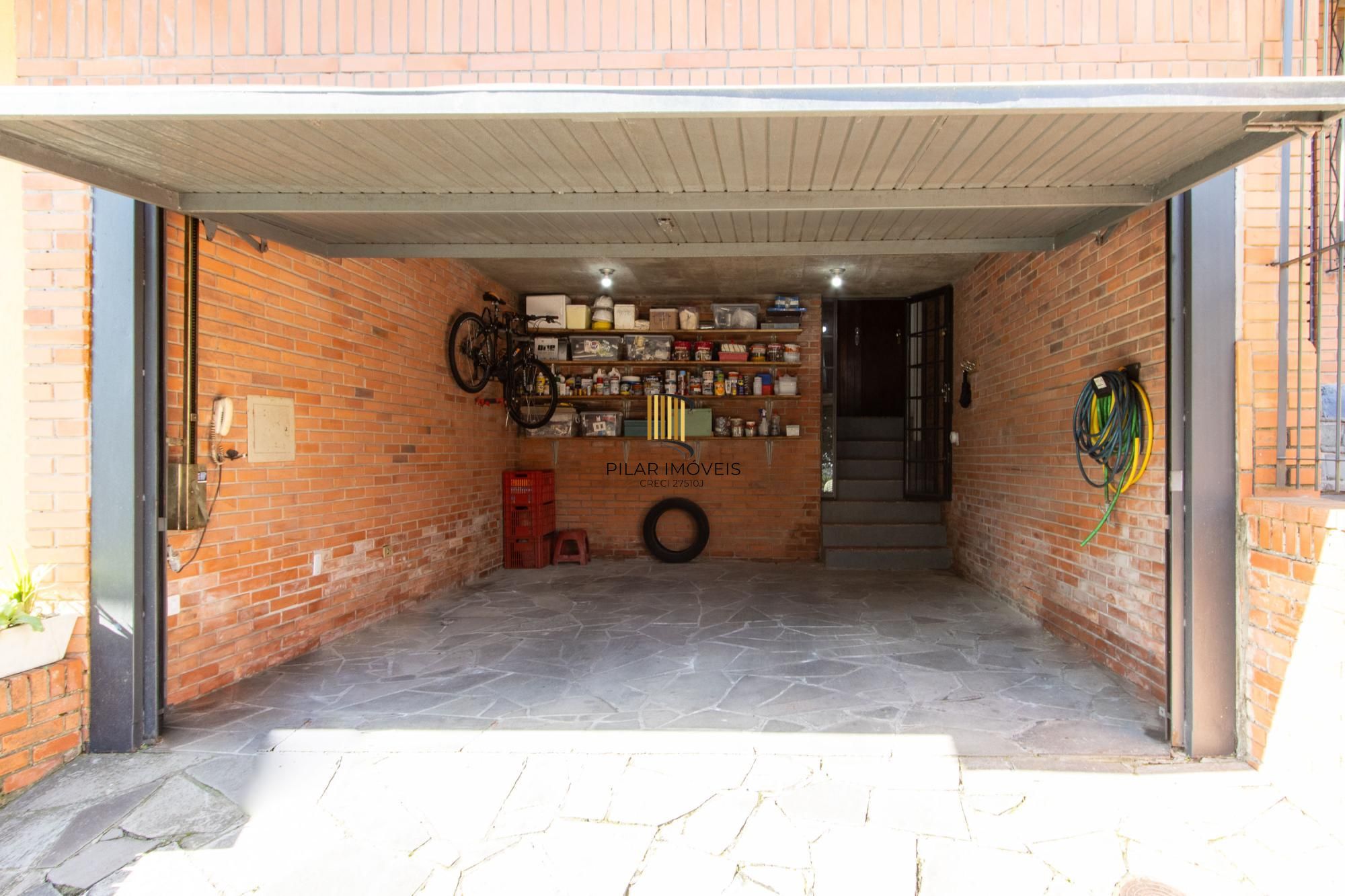 Casa 5 dormitórios no bairro Teresópolis