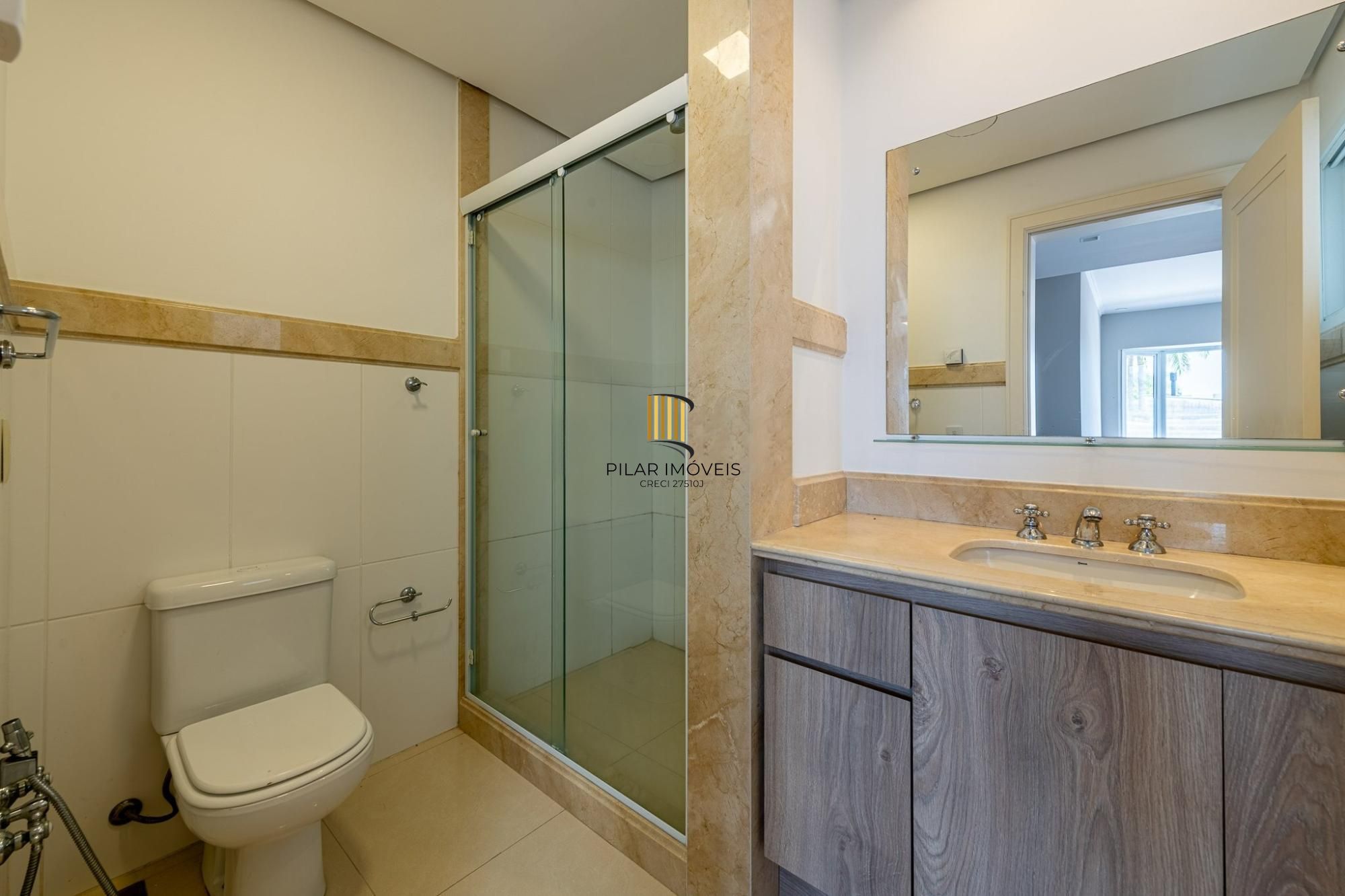 Casa de 4 dormitórios no bairro Três Figueiras