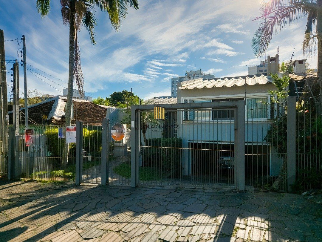 CASA TÉRREA REFORMADA, 3 QUARTOS, SUITE, PÁTIO - BAIRRO CRISTAL