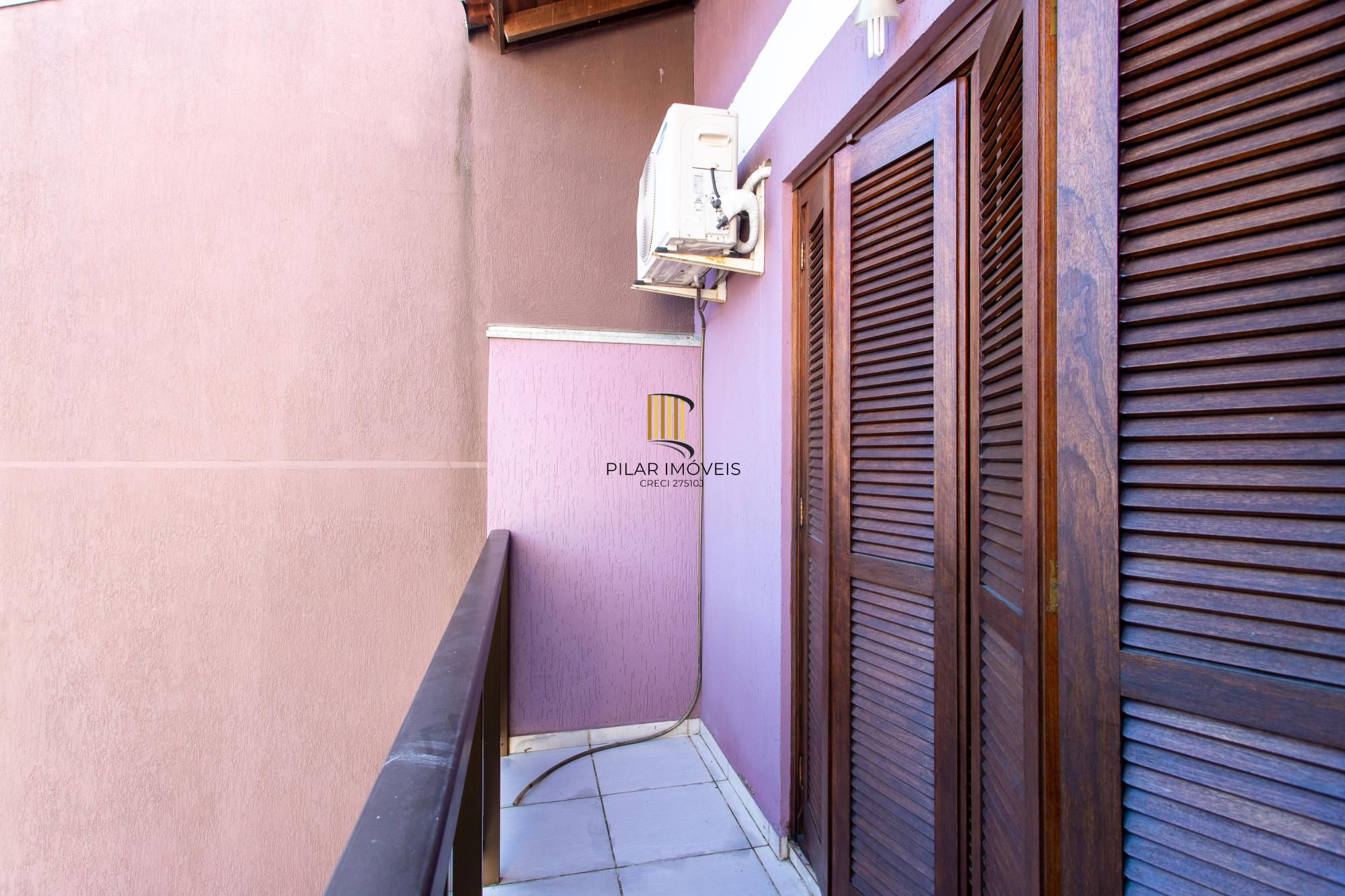 Casa 3 dormitórios no bairro Hípica