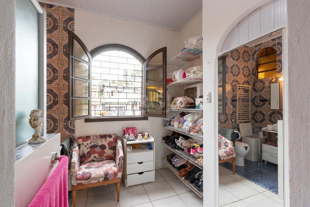 Casa para Venda - 380m², 3 dormitórios, sendo 1 suites, 3 vagas - Tristeza