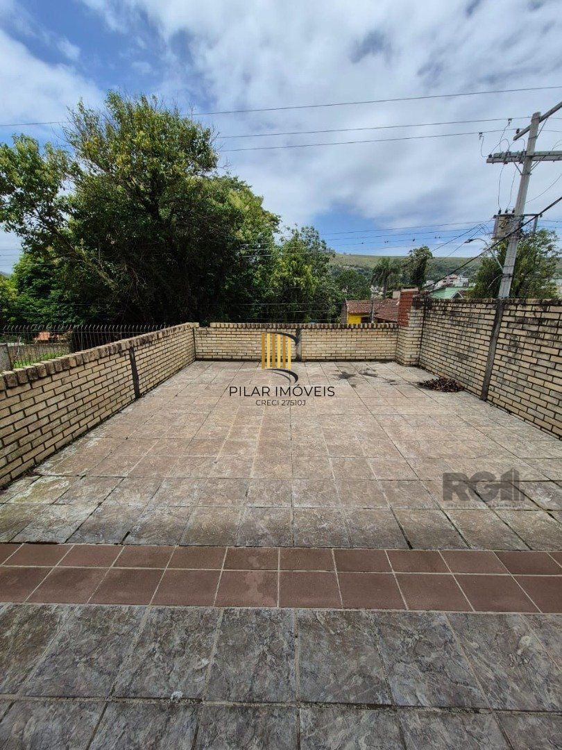 Casa 4 dormitórios no bairro Teresópolis