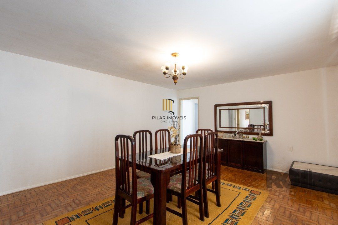 Casa 7 dormitórios no bairro Camaquã