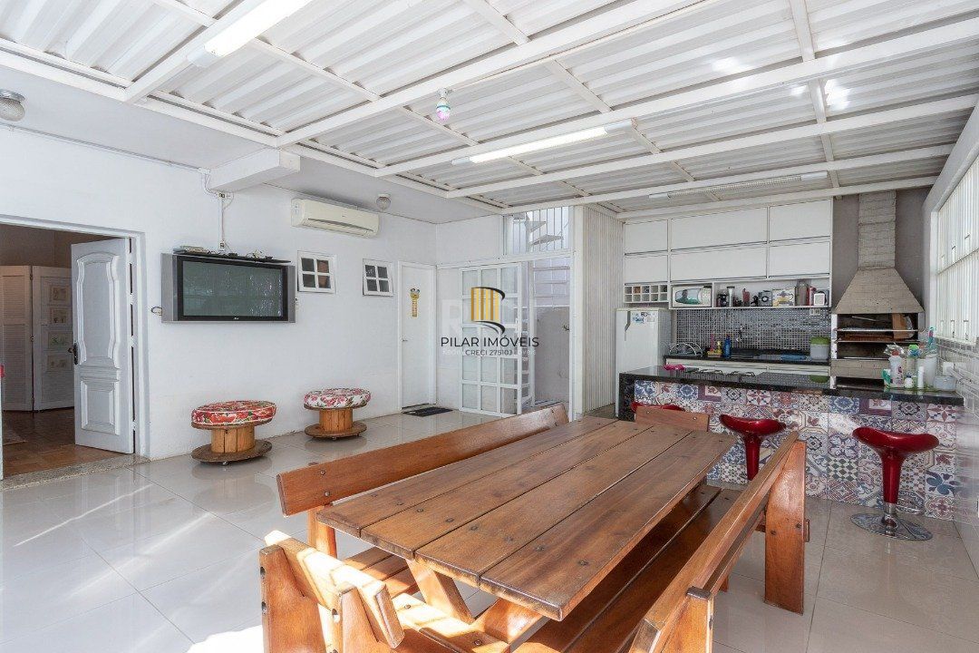 Casa para Venda - 199.62m², 5 dormitórios, 15 vagas - Tristeza