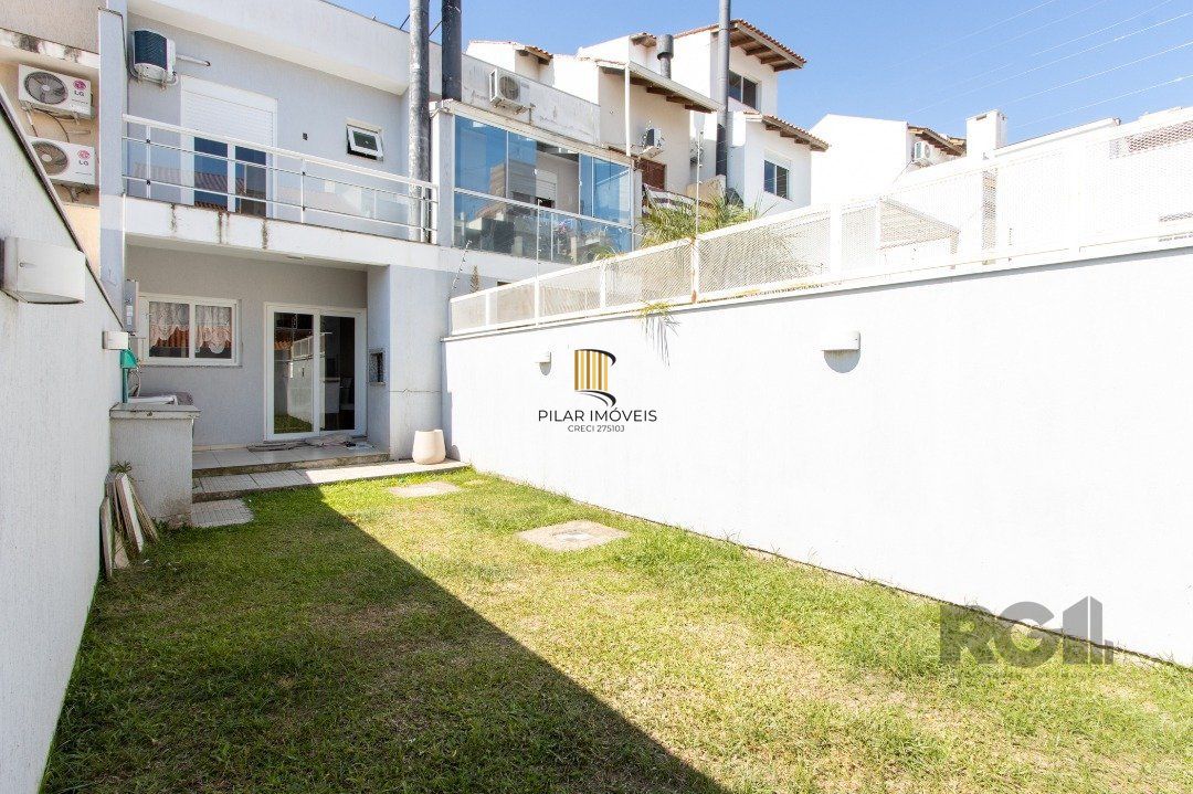 Casa 2 dormitórios no bairro Guarujá