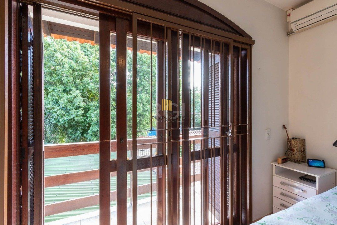 Casa para Venda - 300m², 5 dormitórios, 2 vagas - Cavalhada