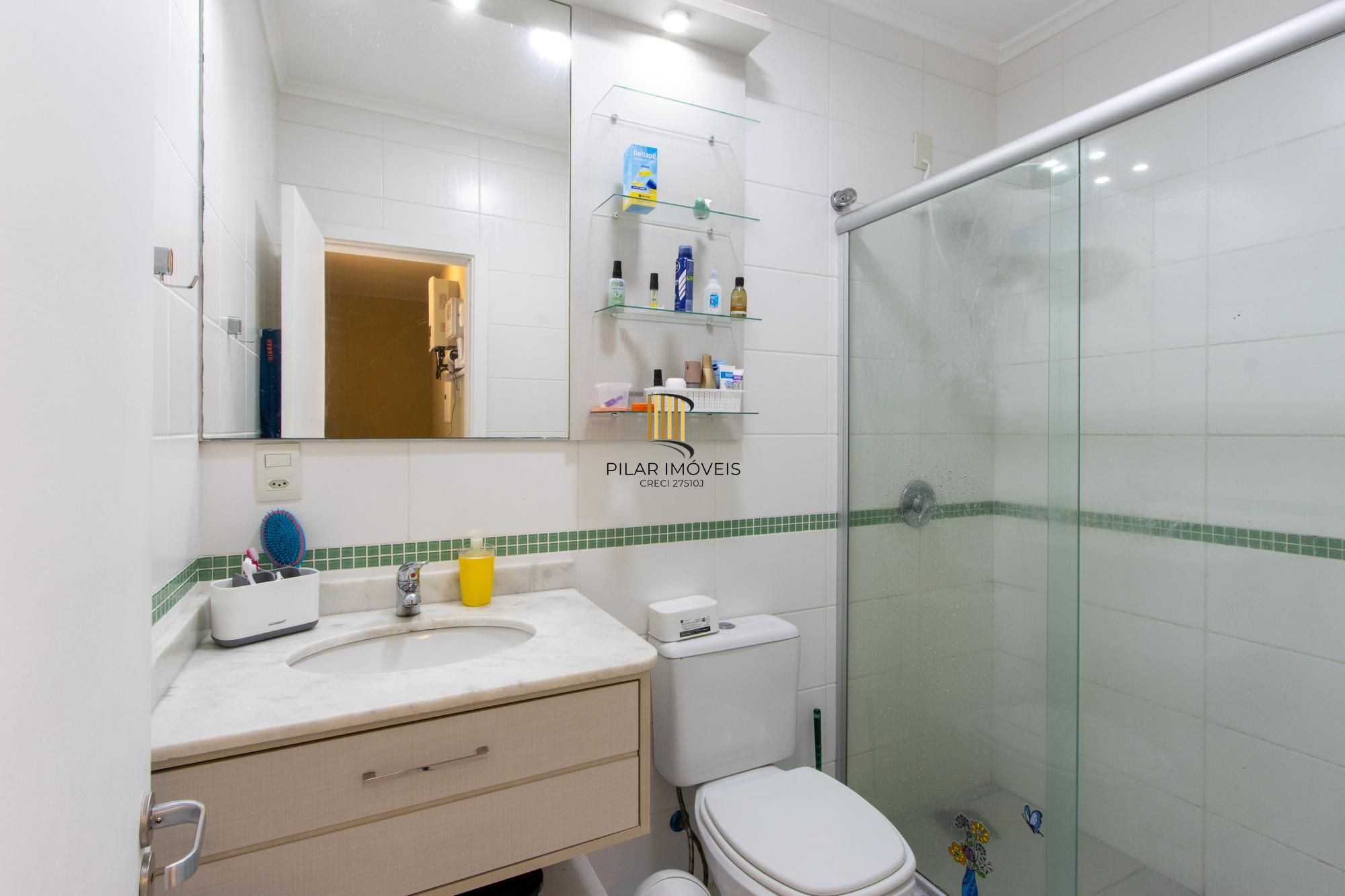 Casa em condomínio, com 3 quartos, com suíte, 2 vagas cobertas, churrasqueira, no Bairro Nonoai.