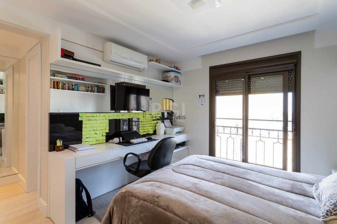 Apartamento para Venda - 323m², 3 dormitórios, sendo 3 suites, 4 vagas - Centro
