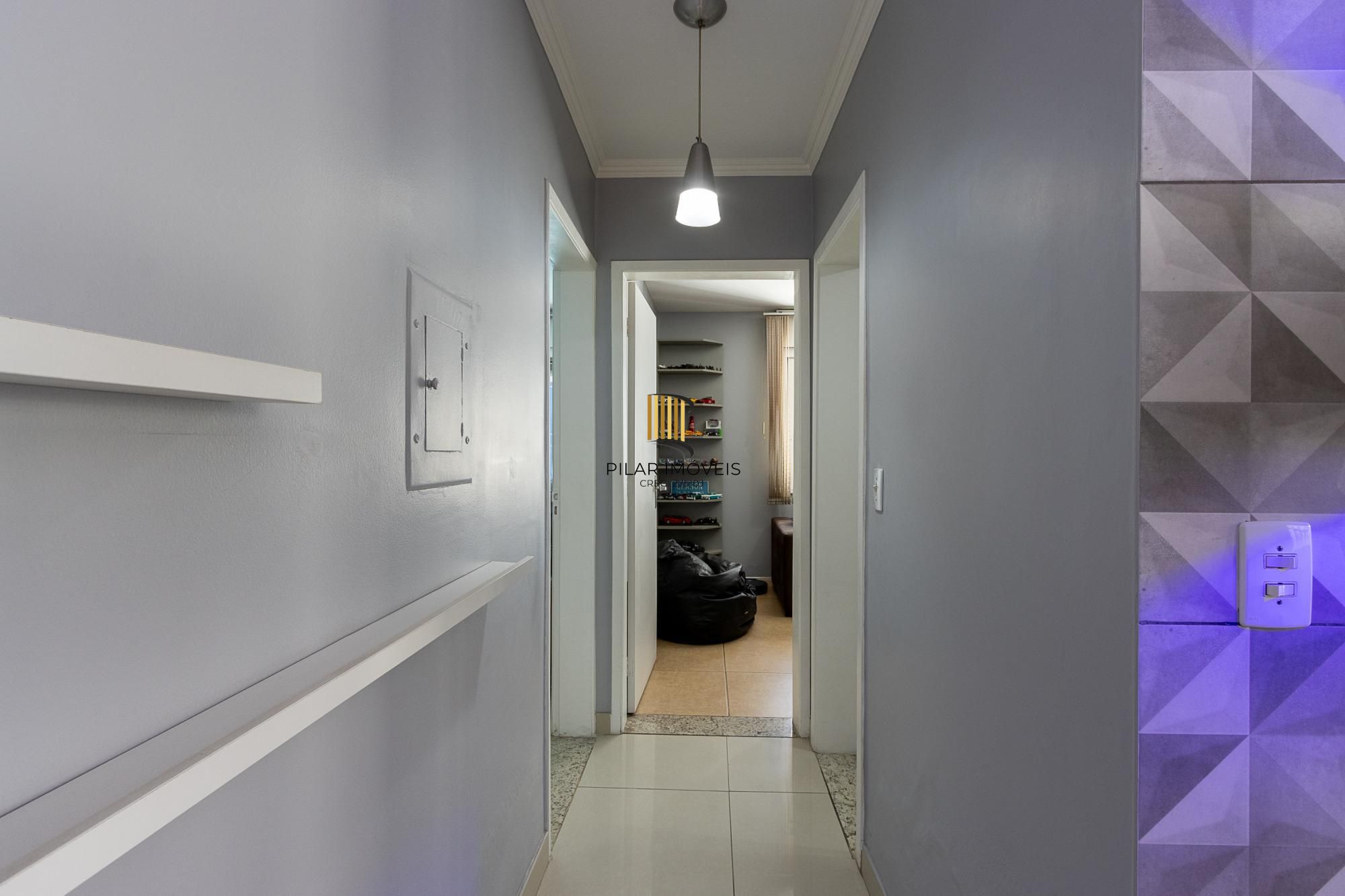 Casa de alvenaria, 4 dormitórios, 2 suítes, bairro Cristal.