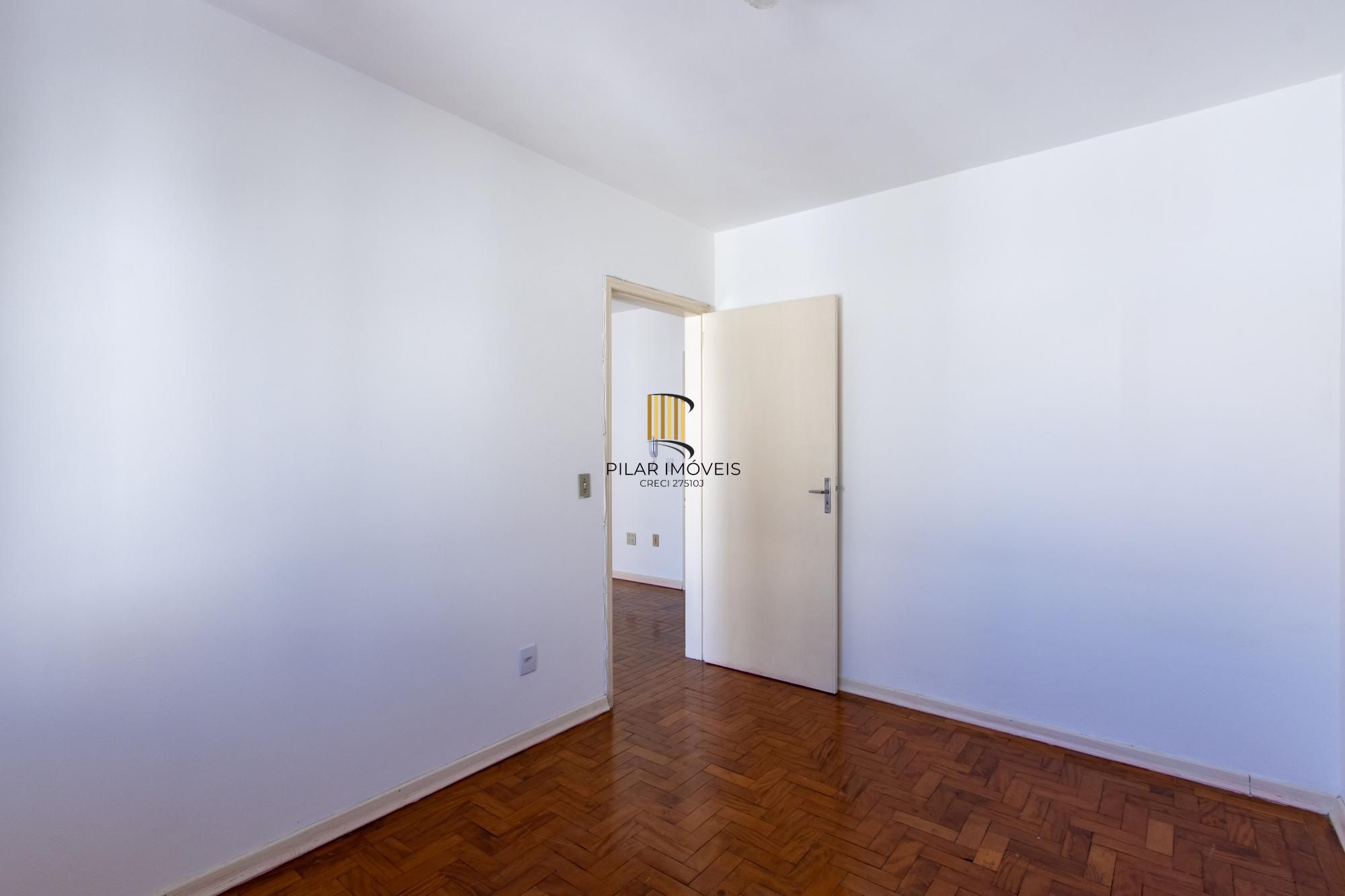 Apartamento 1 quarto, com sacada, andar alto com vista livre - Centro Histórico