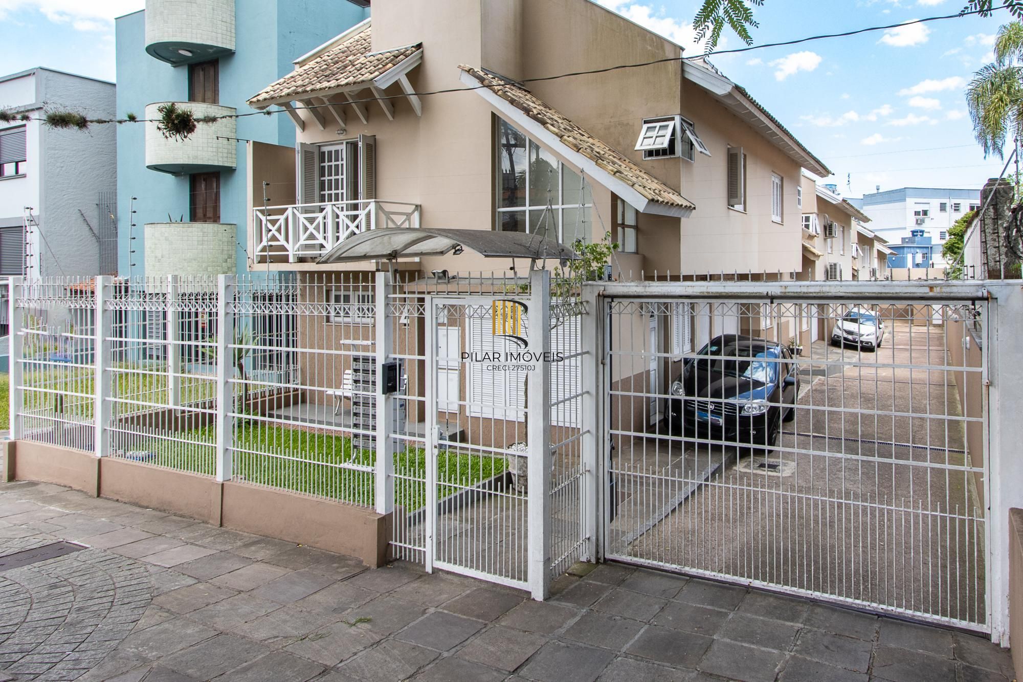 Casa de Condomínio 3 dormitórios no bairro Cristal