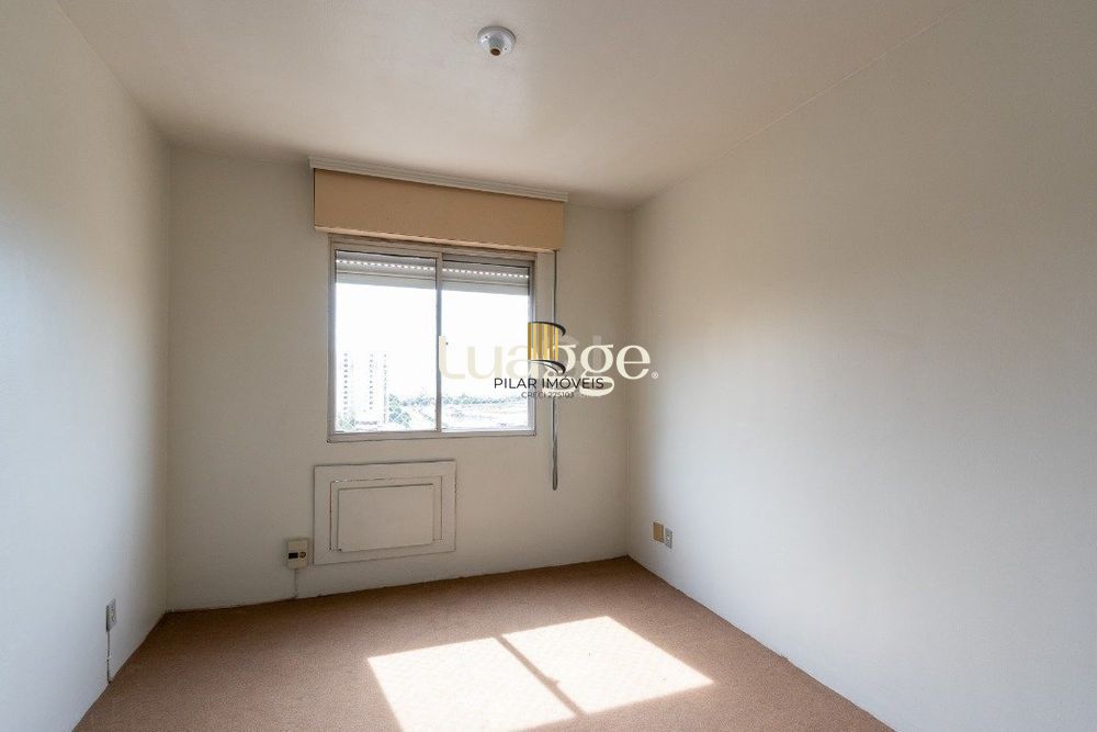 Apartamento de 2 dormitórios, andar alto, ótima incidência de luz natural, garantindo ambientes arejados e iluminados