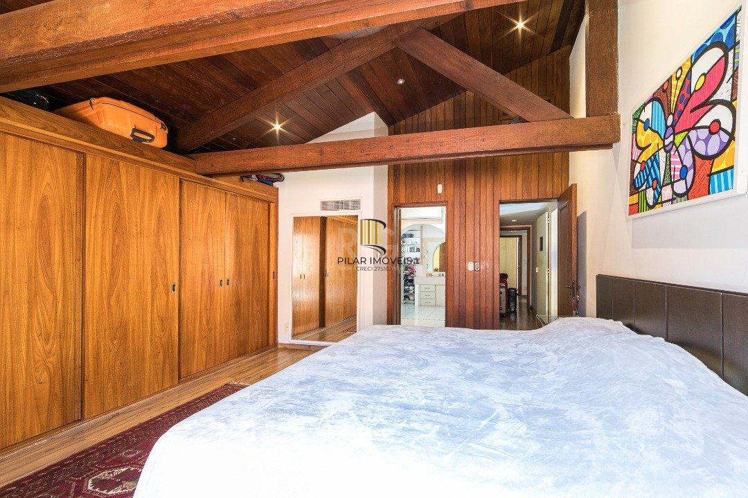 Casa para Venda - 370m², 5 dormitórios, sendo 2 suites, 7 vagas - Vila Assunção