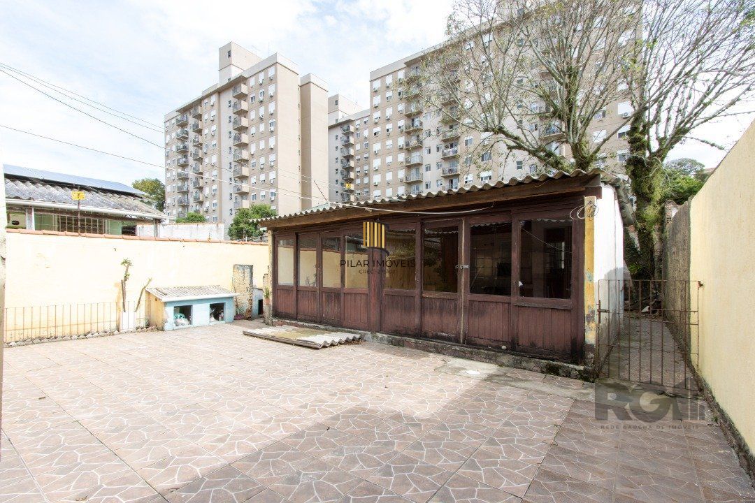 Casa 2 dormitórios no bairro Camaquã