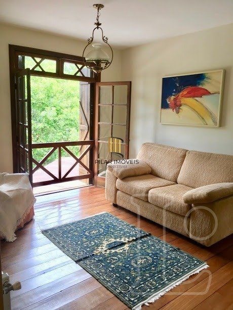 Casa para Venda - 570m², 3 dormitórios, sendo 1 suites, 2 vagas - Hípica