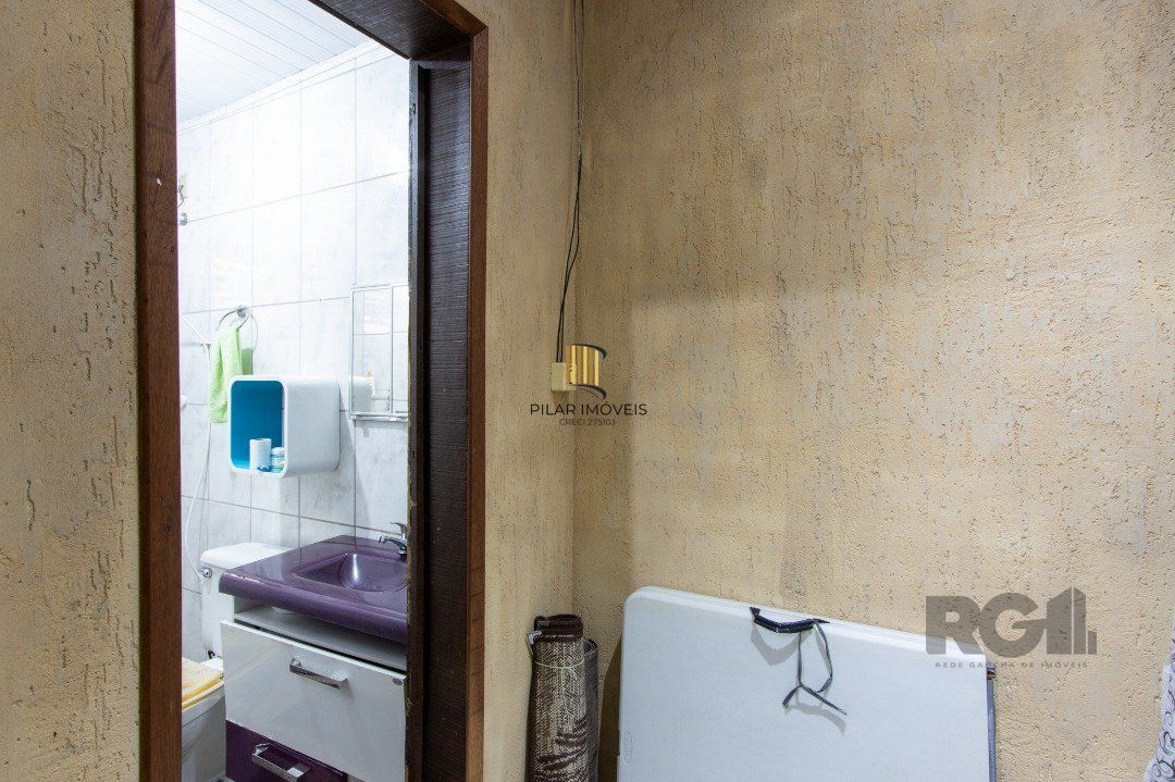 Sobrado, 3 quartos, 2 banheiros, pátio, 2 vagas, piscina - Bairro Vila Nova