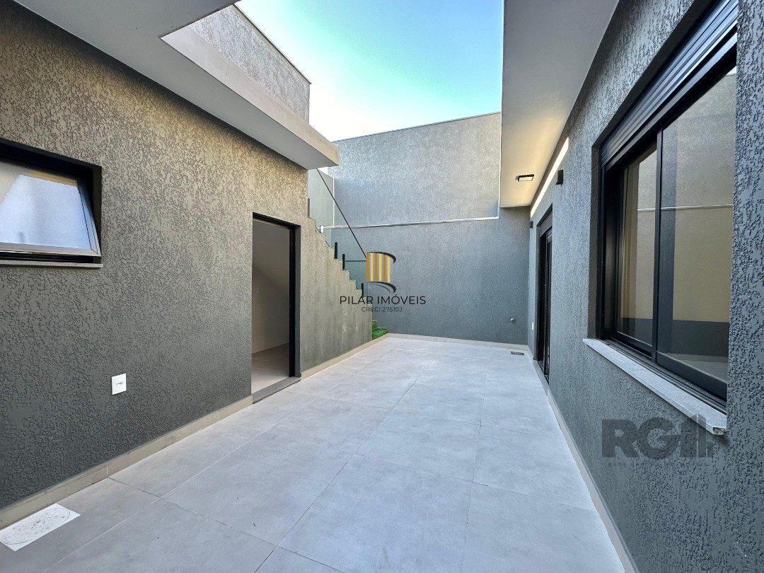 Casa 3 dormitórios no bairro Zona Nova