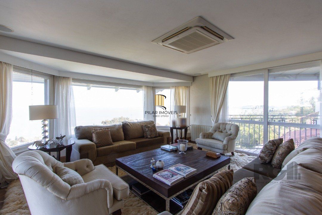 Casa deslumbrante vista do Guaiba, 3 dormitórios, sendo 1 suite master com closet e banheira de hidro com vista para o rio