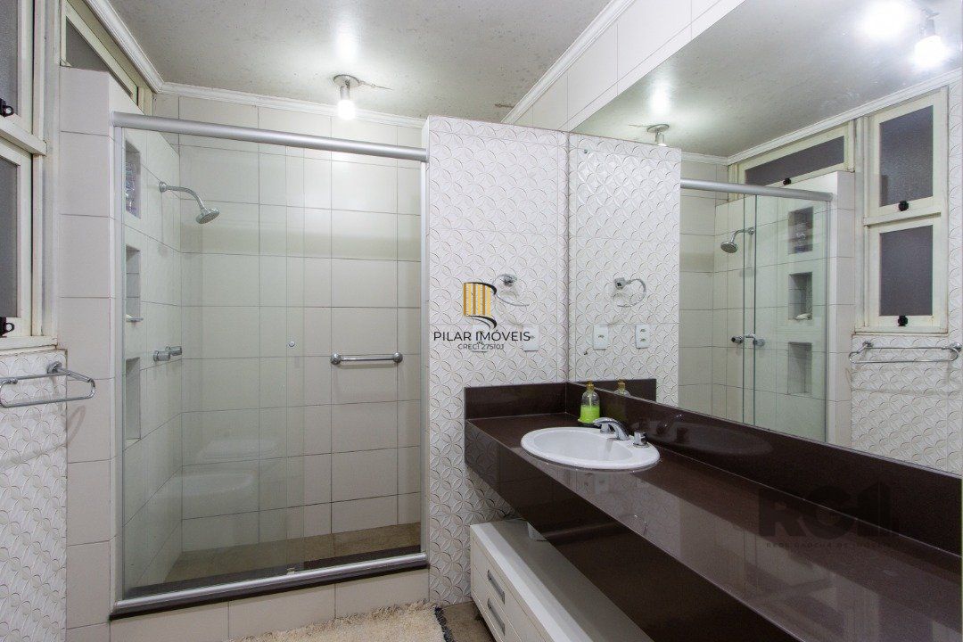 Apartamento de  186,66m2, 4 dormitórios, 1 suíte, 3 banheiros, 4 vagas,no bairro Rio Branco.
