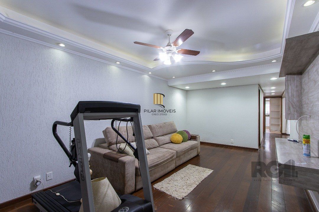Casa 4 dormitórios no bairro Azenha