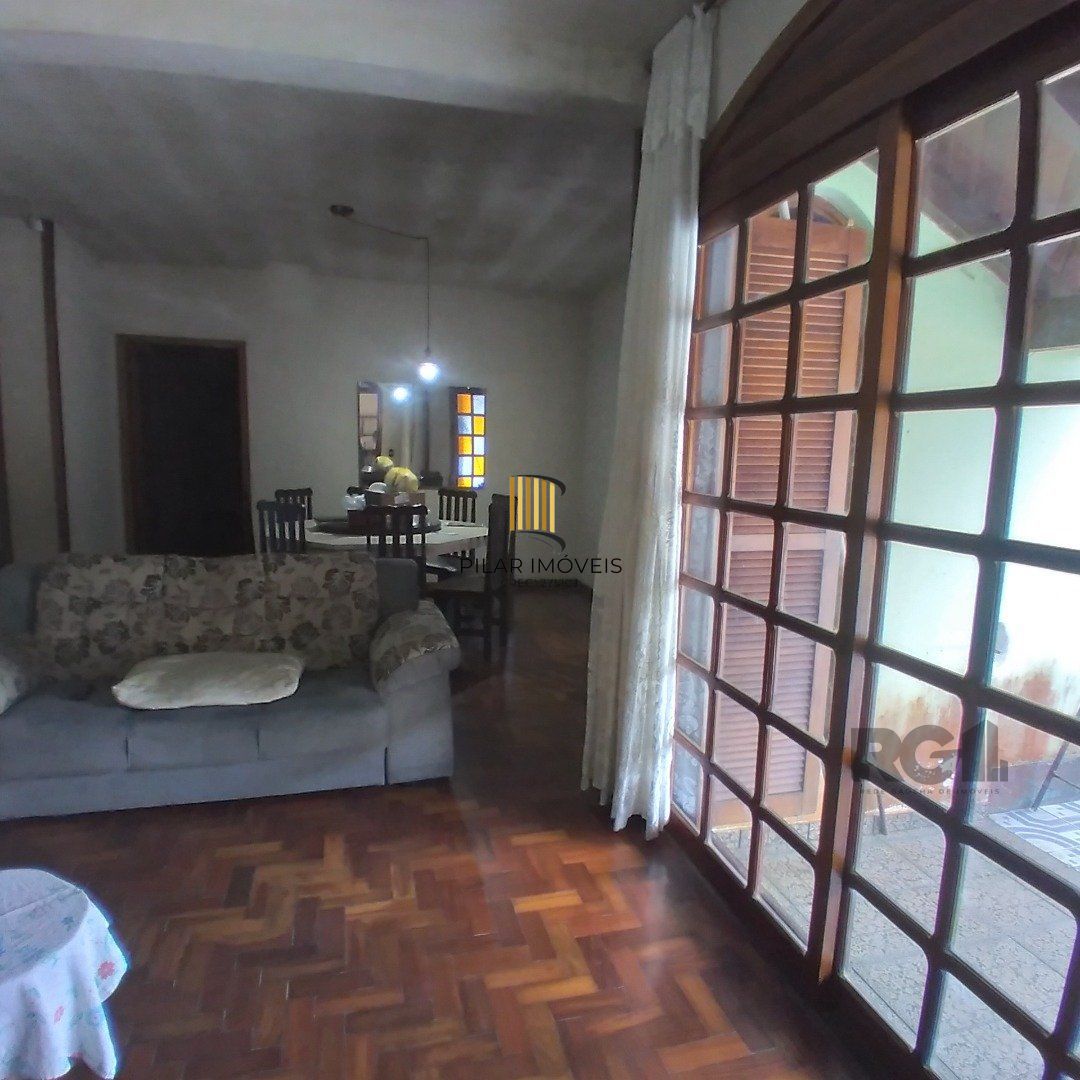 Casa 4 dormitórios no bairro Restinga