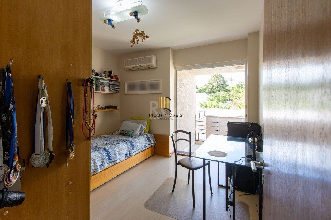 Casa 4 dormitórios no bairro Teresópolis